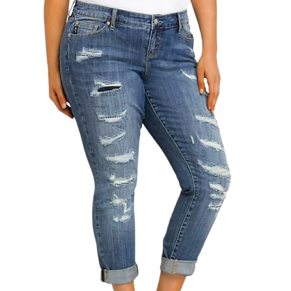 torrid Denim - Torrid Super Distressed Boyfriend Jean sz 18